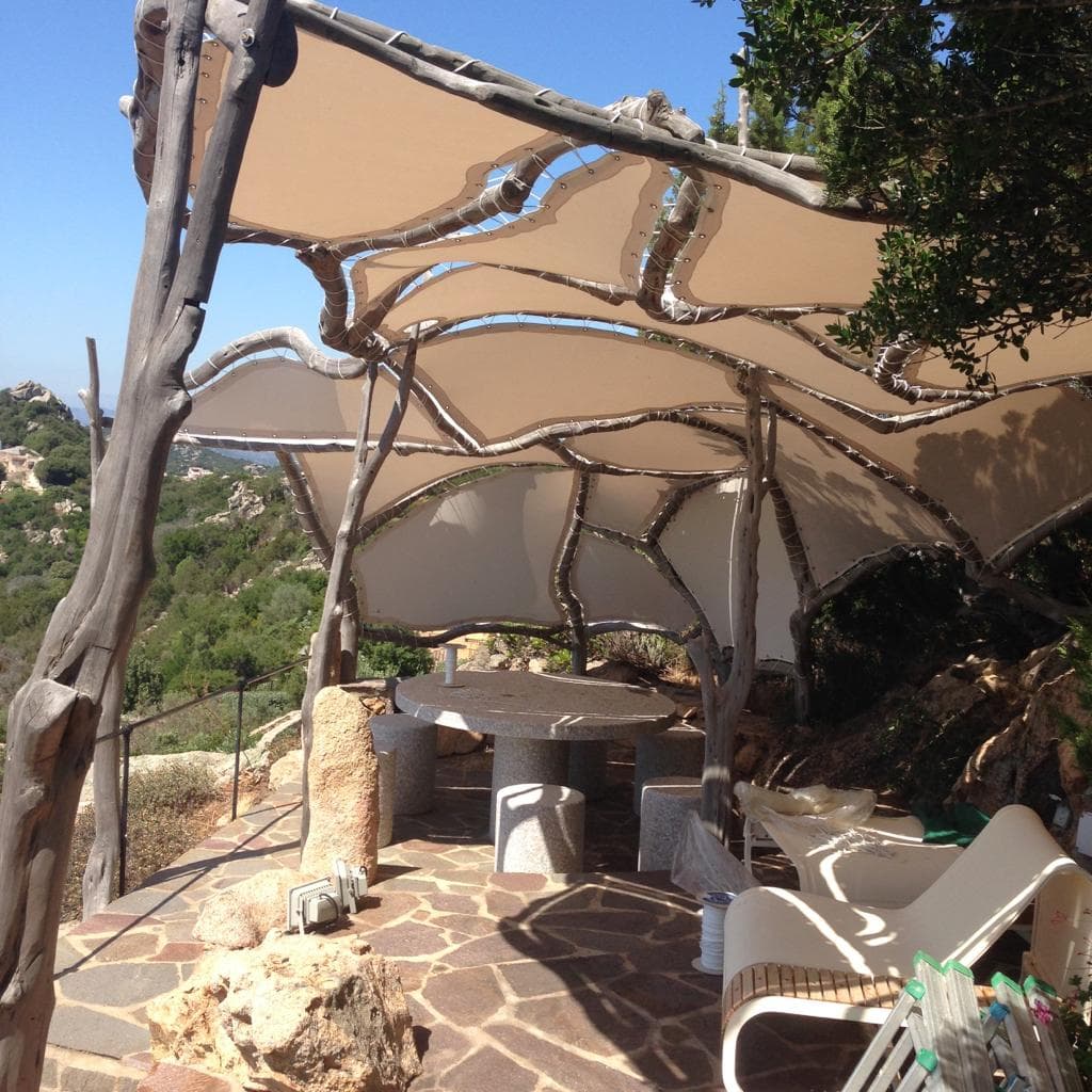 Vele su struttura in ginepro con terrazza in granito e panorama — WSAIL Sardegna